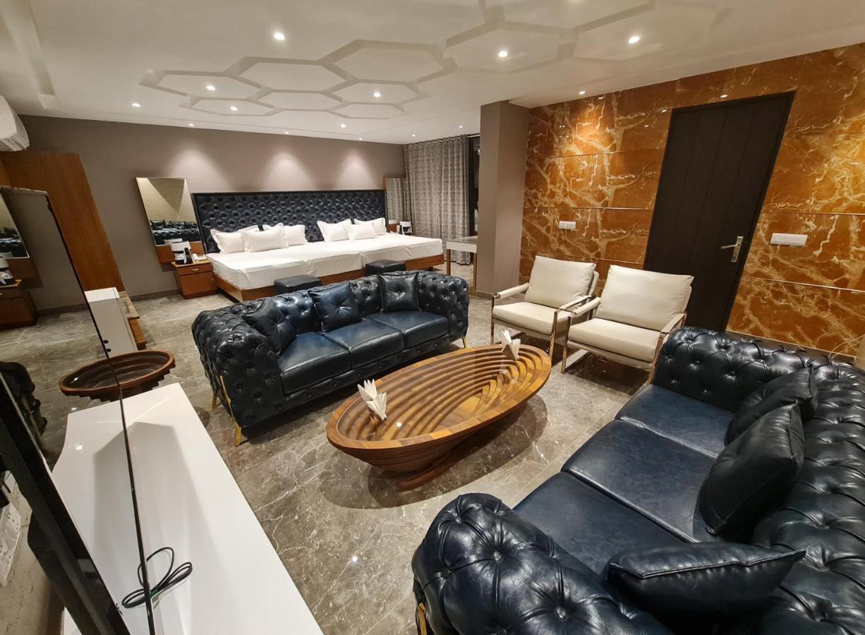 Hotel Royal Castle Grand Yeni Delhi Dış mekan fotoğraf