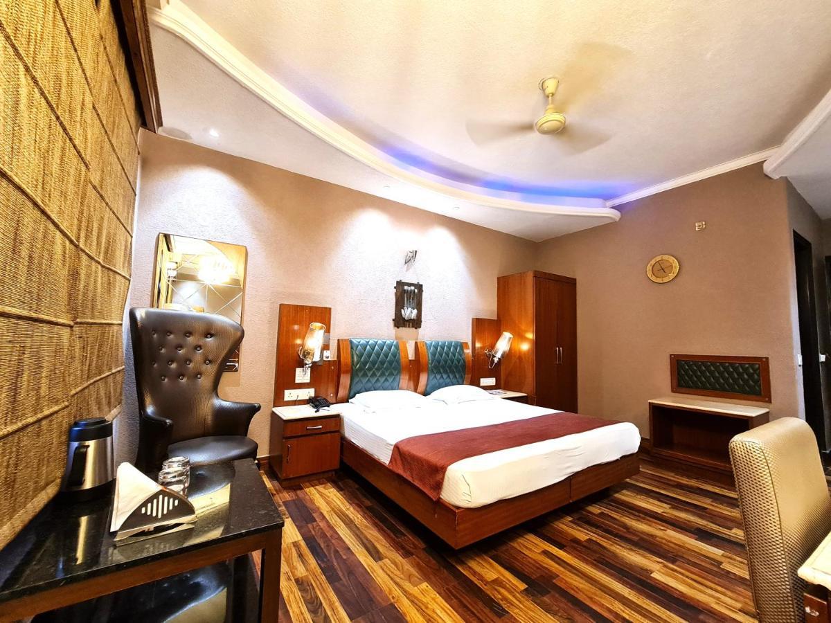 Hotel Royal Castle Grand Yeni Delhi Dış mekan fotoğraf