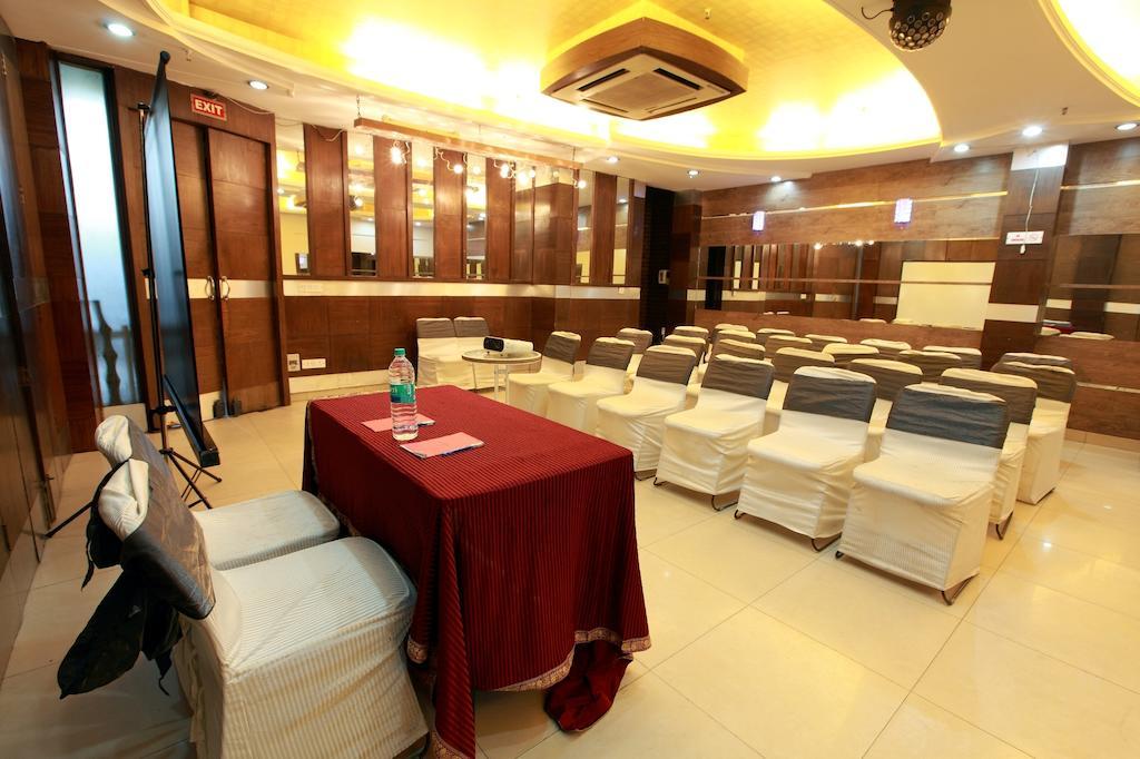 Hotel Royal Castle Grand Yeni Delhi Dış mekan fotoğraf